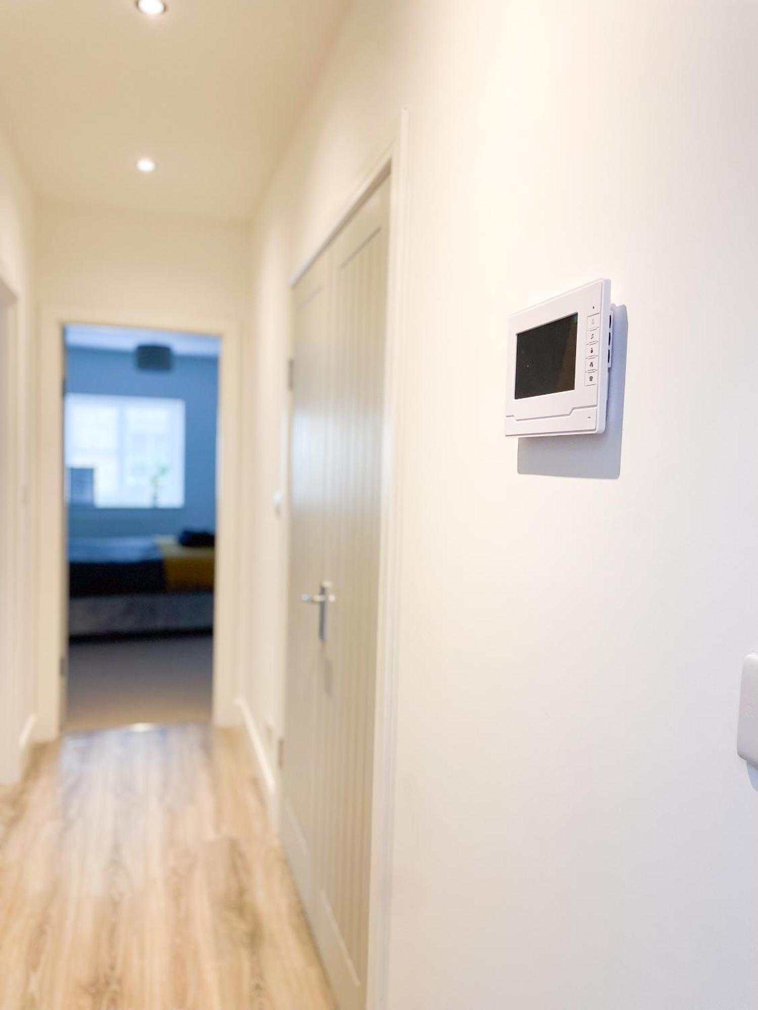 Exclusive 1 And 2 Bedroom Flats Only 0,5 Miles Away From Village Apartment Bicester