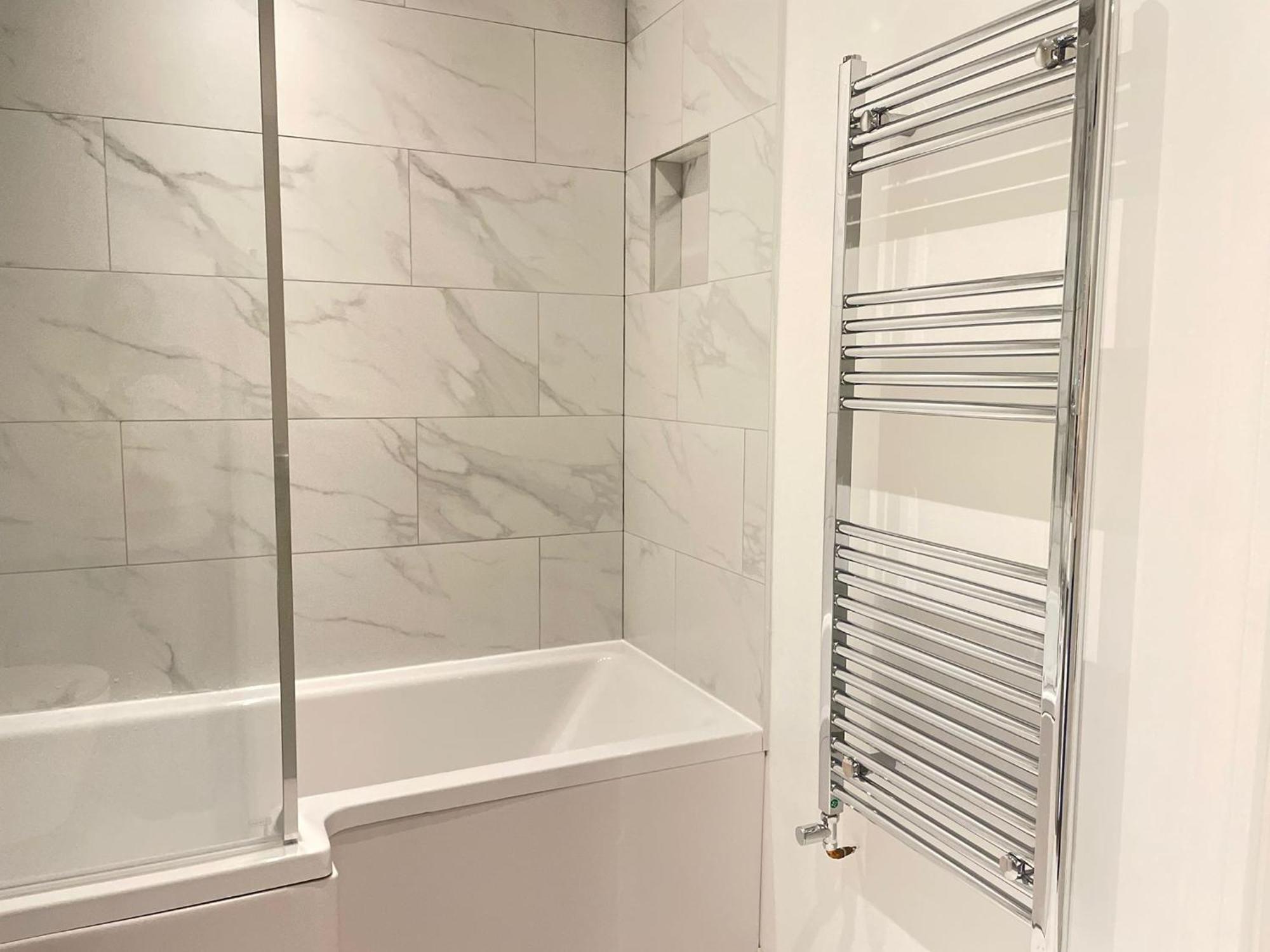 Apartment Exclusive 1 And 2 Bedroom Flats Only 0,5 Miles Away From Village *