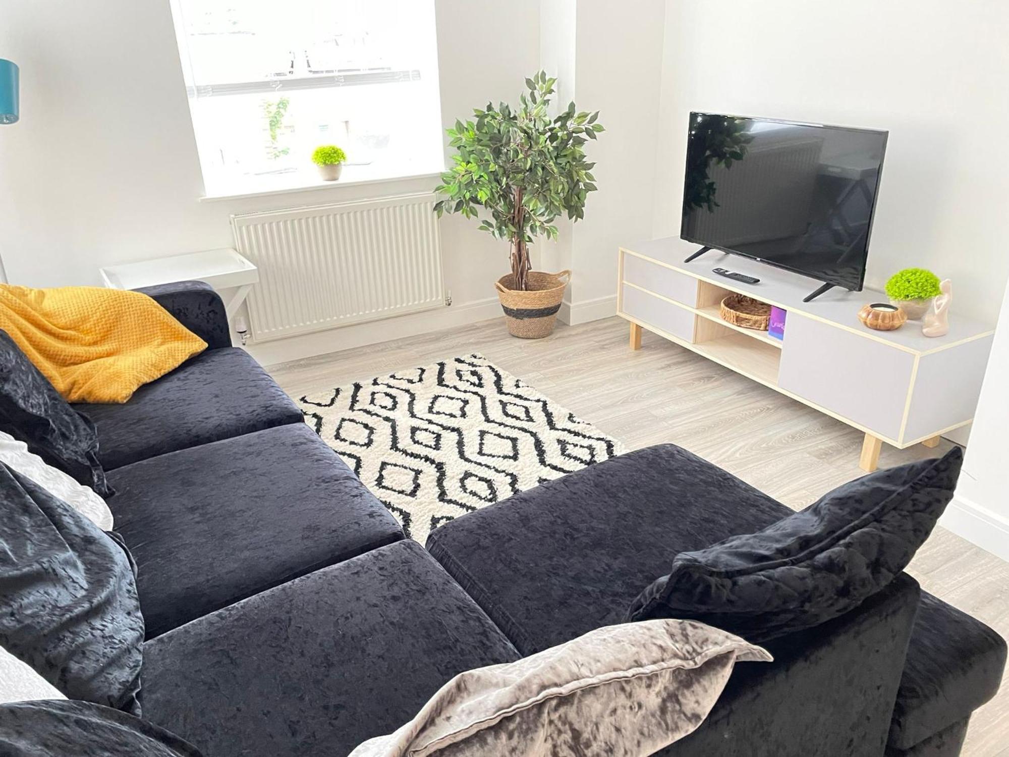 Exclusive 1 And 2 Bedroom Flats Only 0,5 Miles Away From Village *