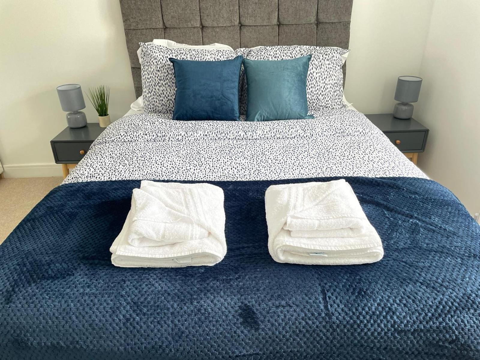 Exclusive 1 And 2 Bedroom Flats Only 0,5 Miles Away From Village * Bicester