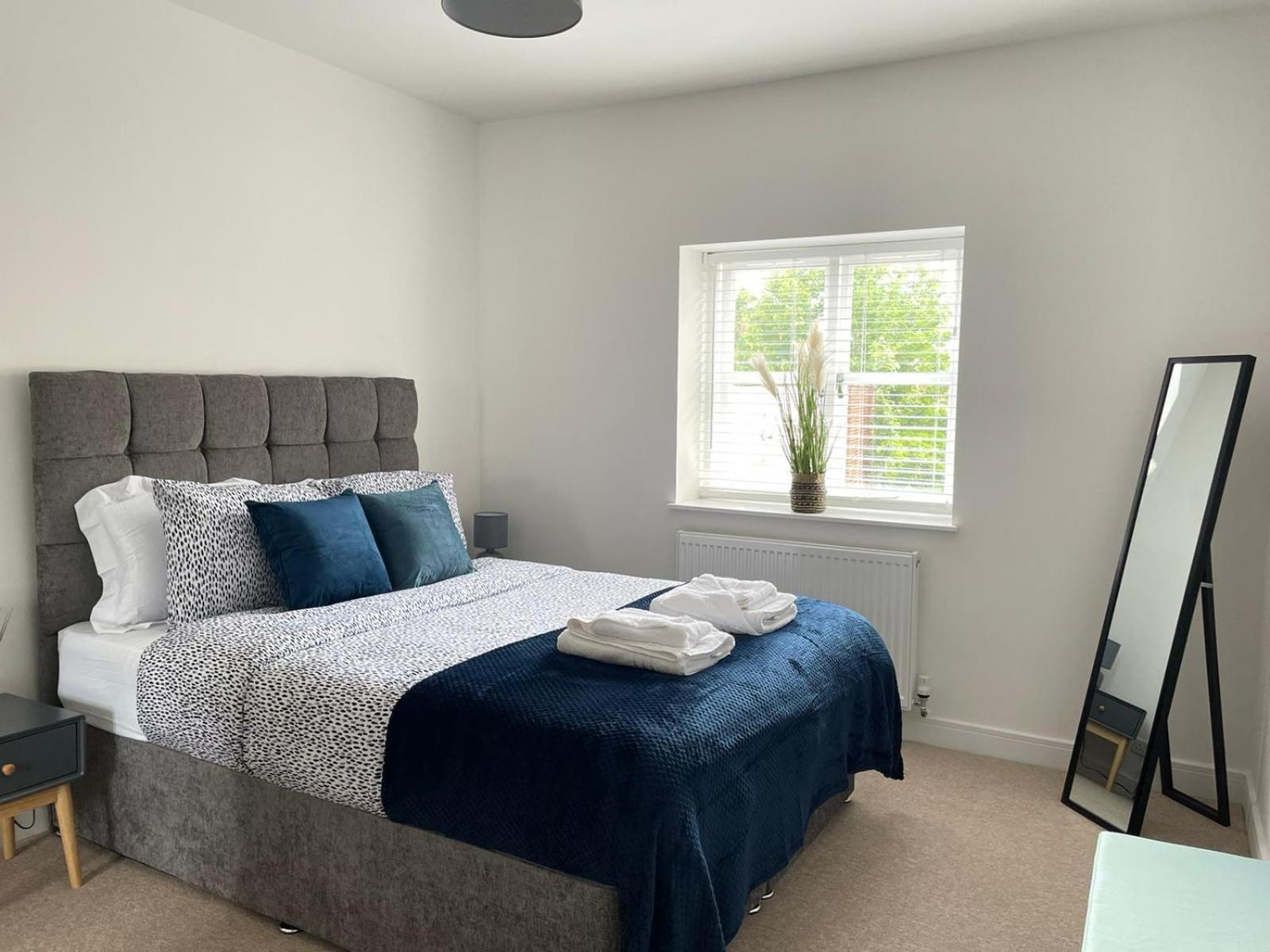 Apartment Exclusive 1 And 2 Bedroom Flats Only 0,5 Miles Away From Village