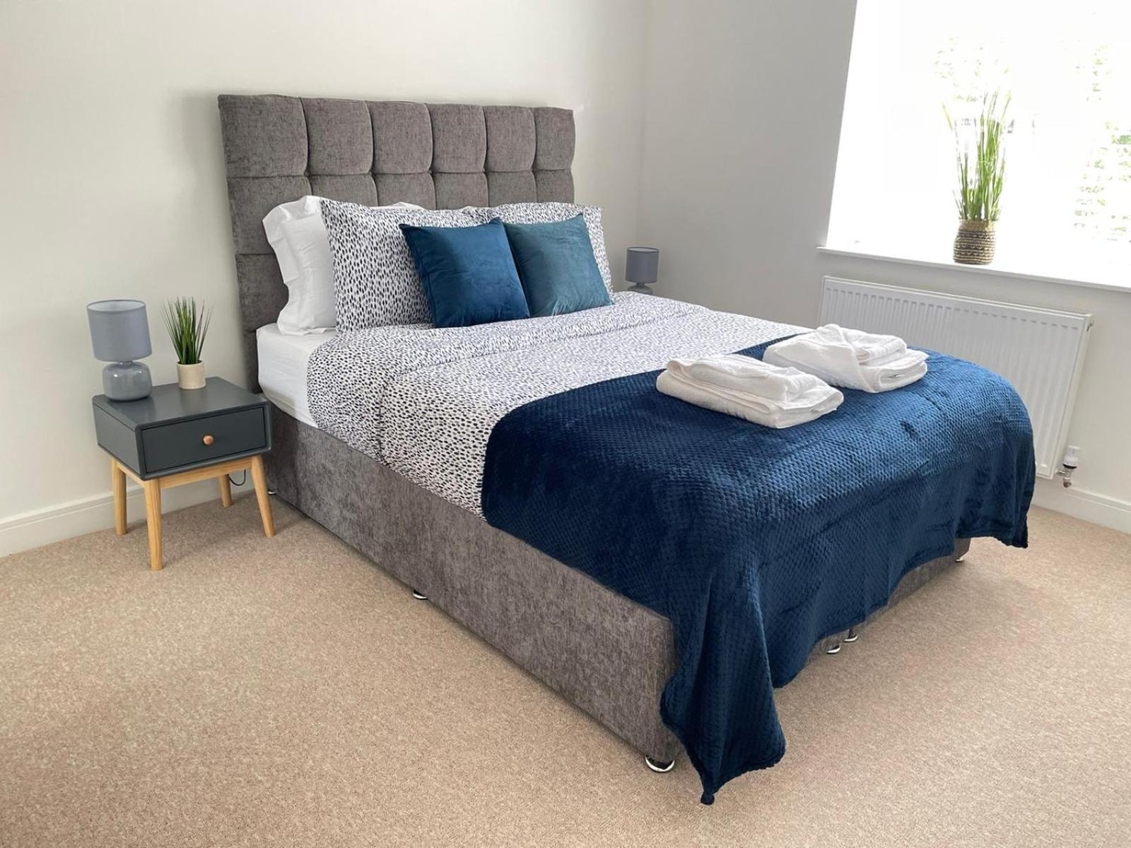 Exclusive 1 And 2 Bedroom Flats Only 0,5 Miles Away From Village Apartment