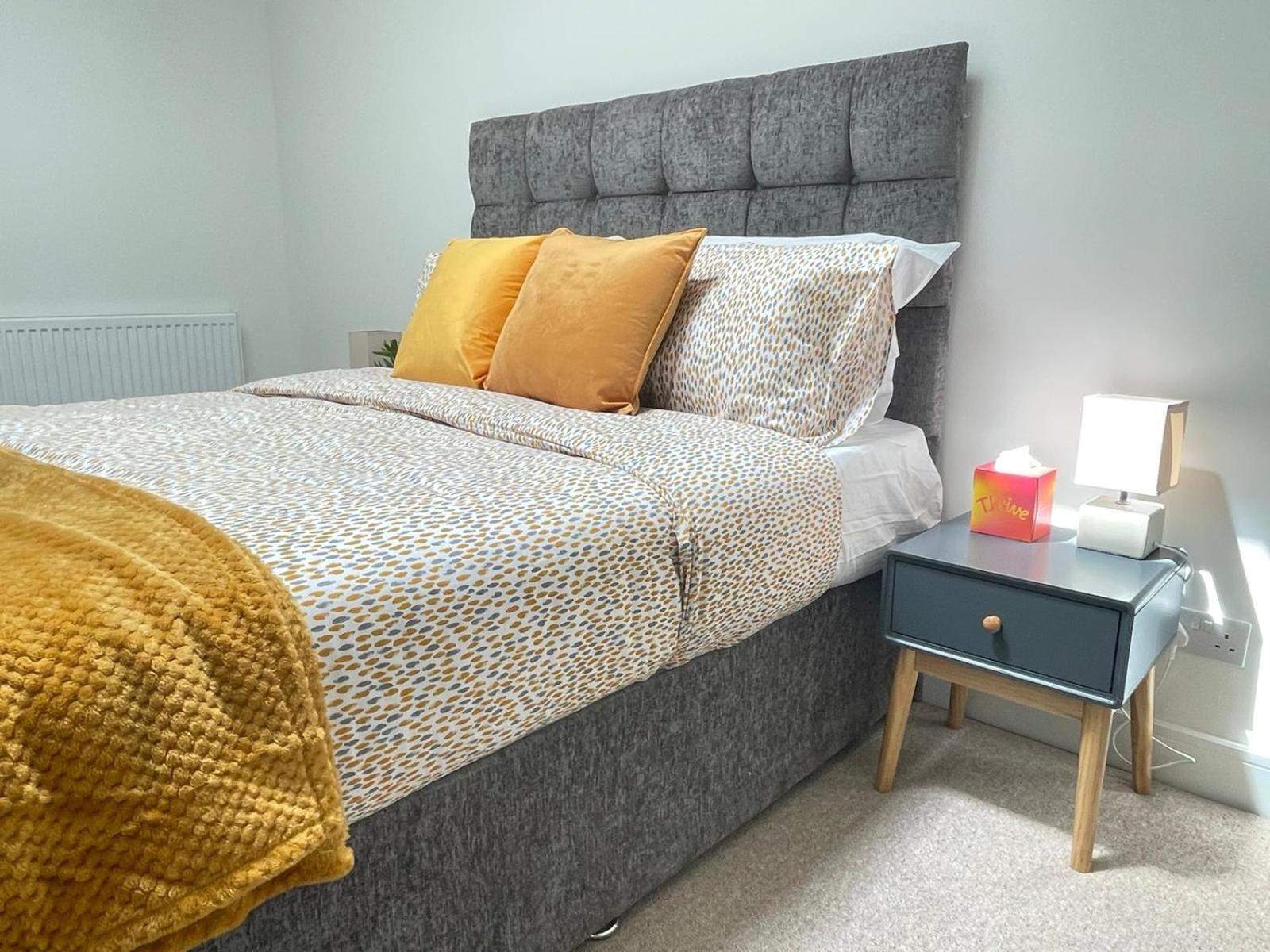 Exclusive 1 And 2 Bedroom Flats Only 0,5 Miles Away From Village Apartment