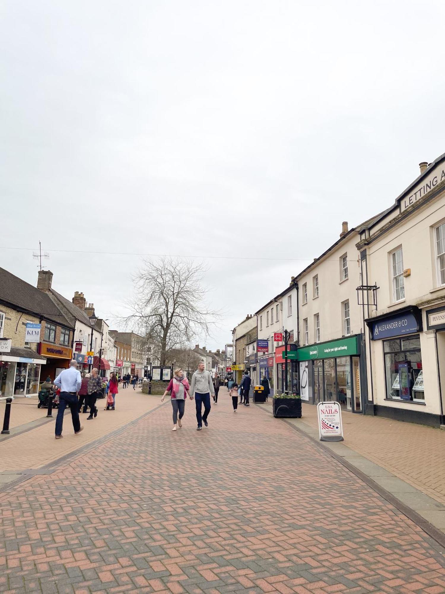 Exclusive 1 And 2 Bedroom Flats Only 0,5 Miles Away From Village * Bicester