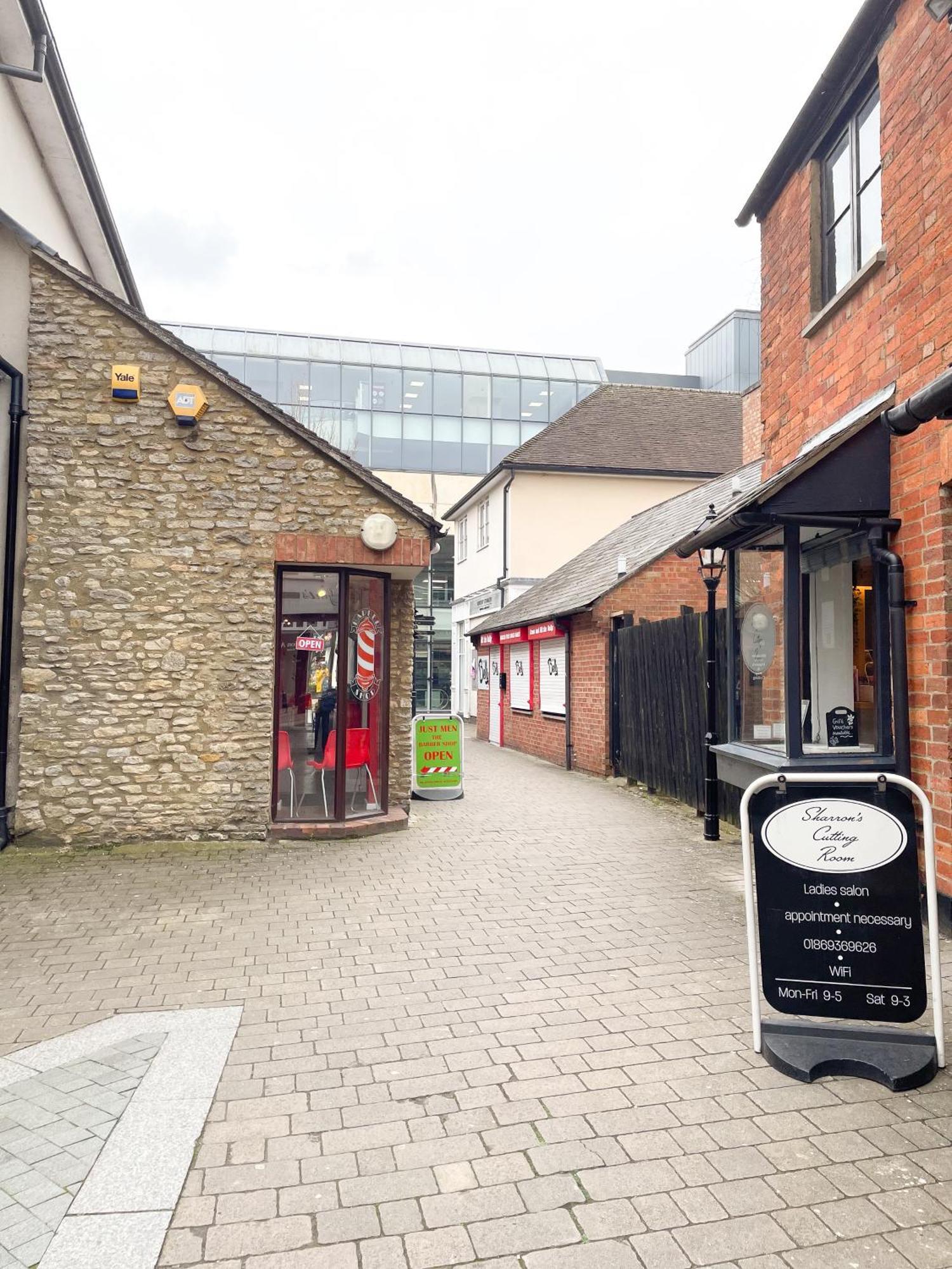 Exclusive 1 And 2 Bedroom Flats Only 0,5 Miles Away From Village * Bicester