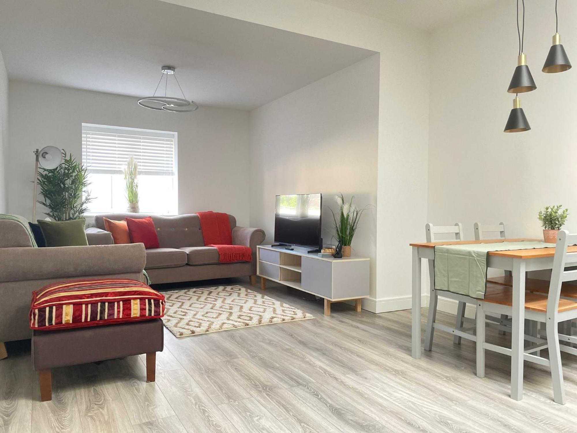 Apartment Exclusive 1 And 2 Bedroom Flats Only 0,5 Miles Away From Village *