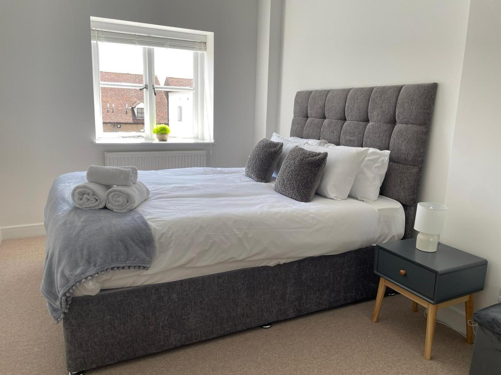 Exclusive 1 And 2 Bedroom Flats Only 0,5 Miles Away From Village
