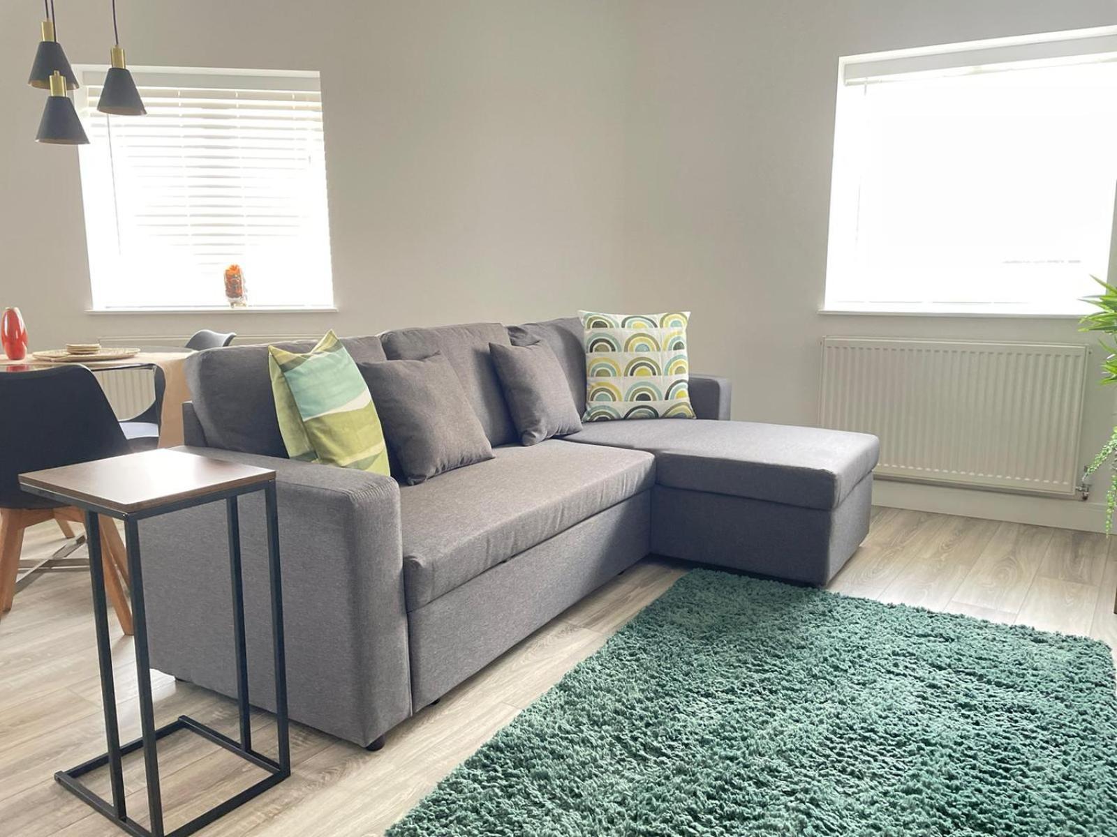 Exclusive 1 And 2 Bedroom Flats Only 0,5 Miles Away From Village