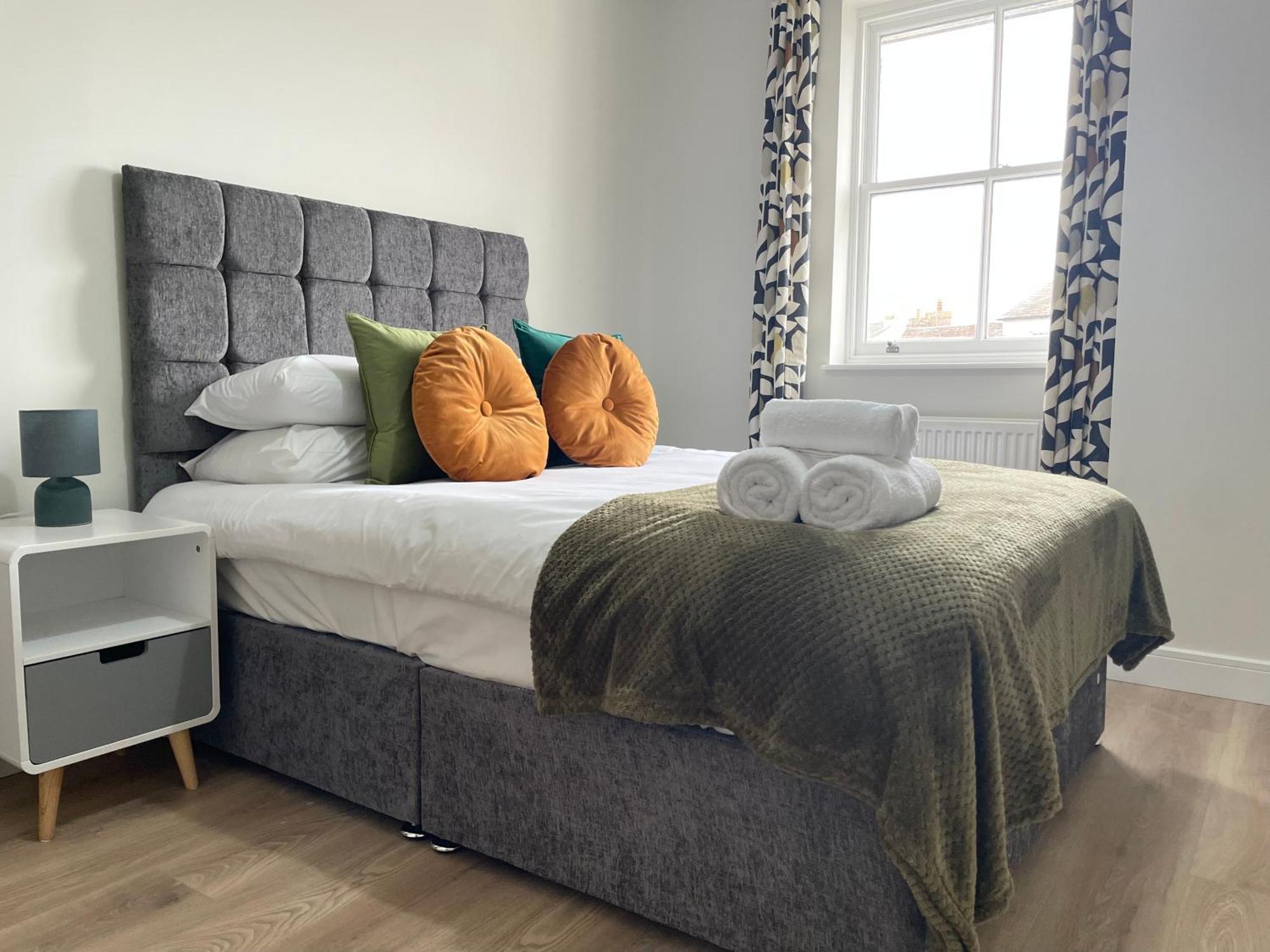Exclusive 1 And 2 Bedroom Flats Only 0,5 Miles Away From Village * Bicester