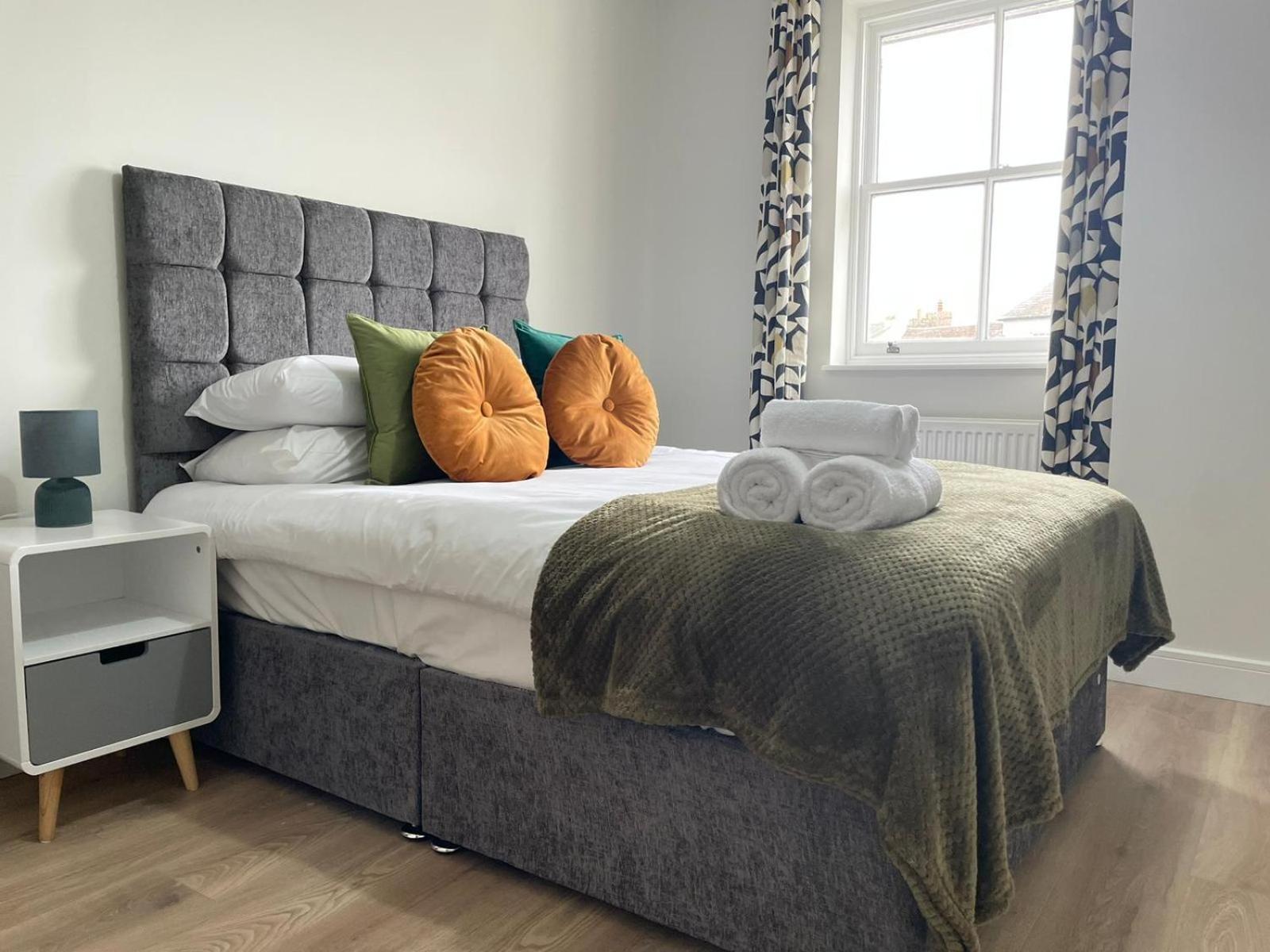 Exclusive 1 And 2 Bedroom Flats Only 0,5 Miles Away From Village Bicester