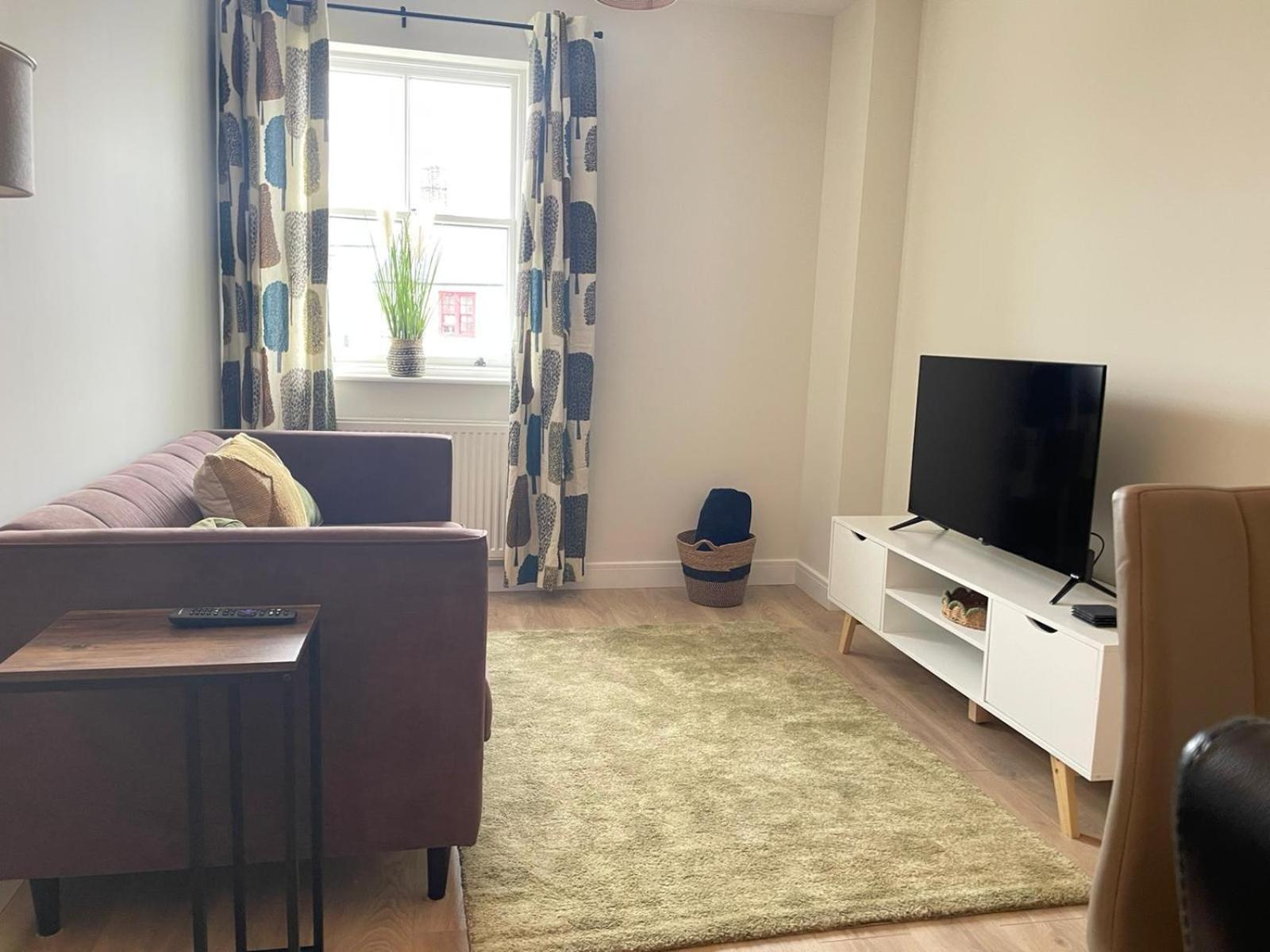 Apartment Exclusive 1 And 2 Bedroom Flats Only 0,5 Miles Away From Village