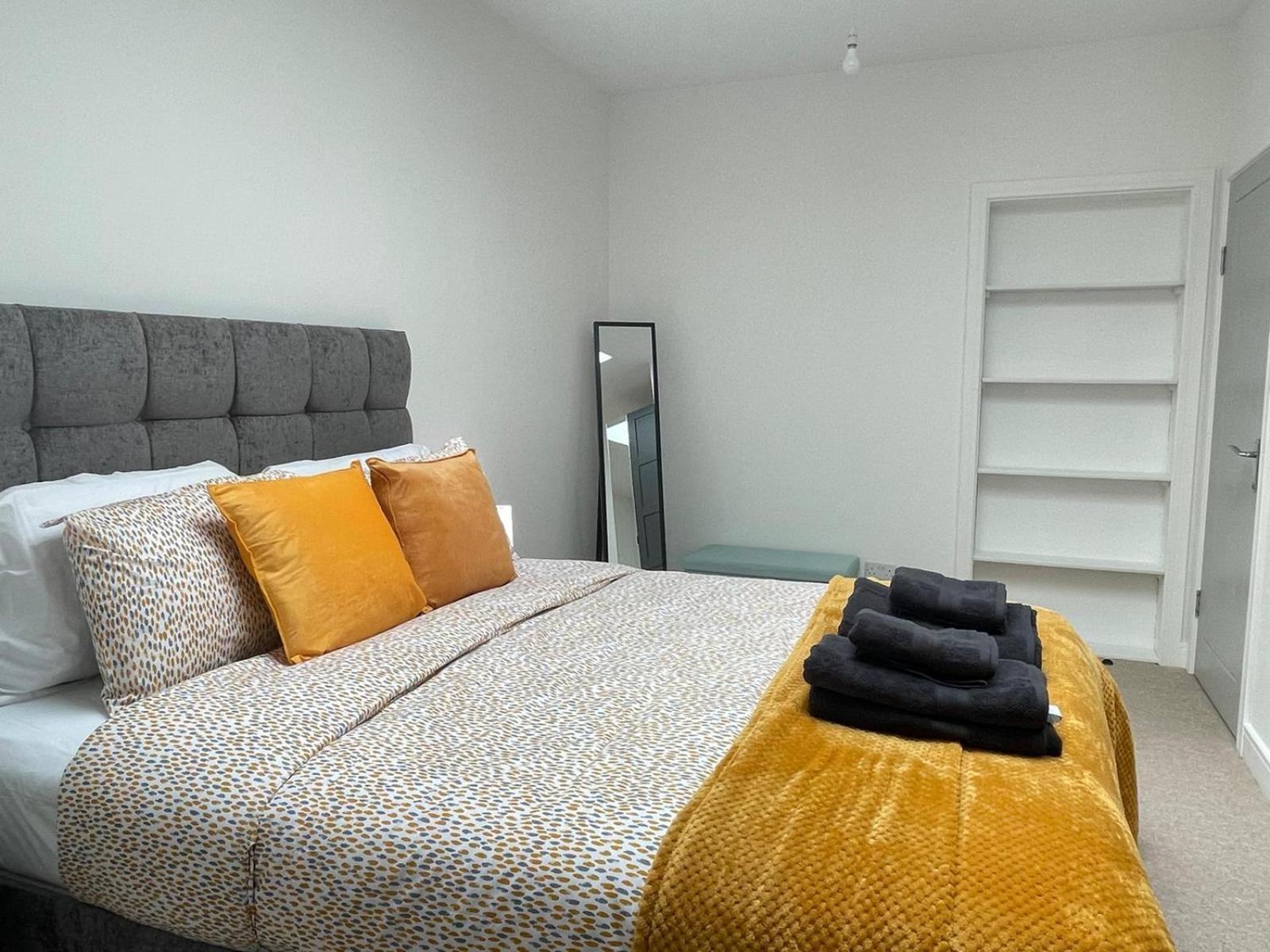 Exclusive 1 And 2 Bedroom Flats Only 0,5 Miles Away From Village