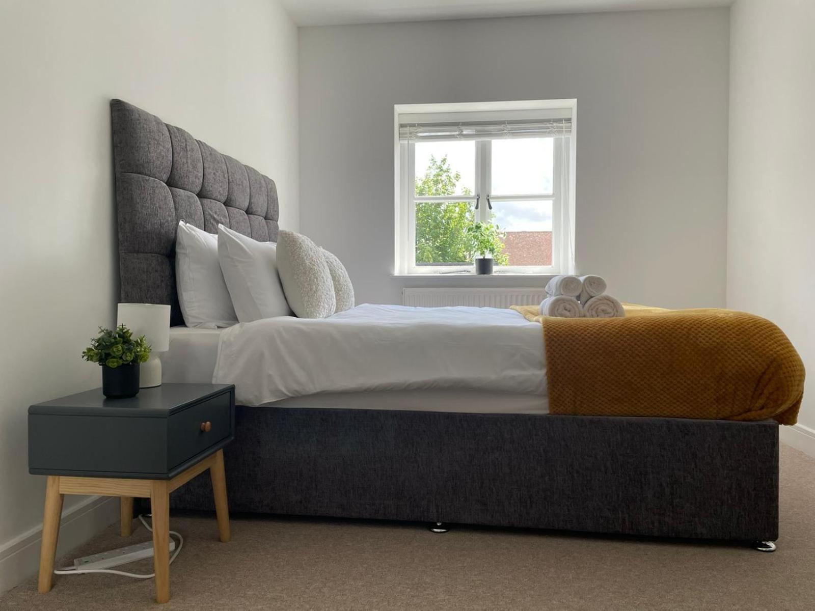 Exclusive 1 And 2 Bedroom Flats Only 0,5 Miles Away From Village * Bicester